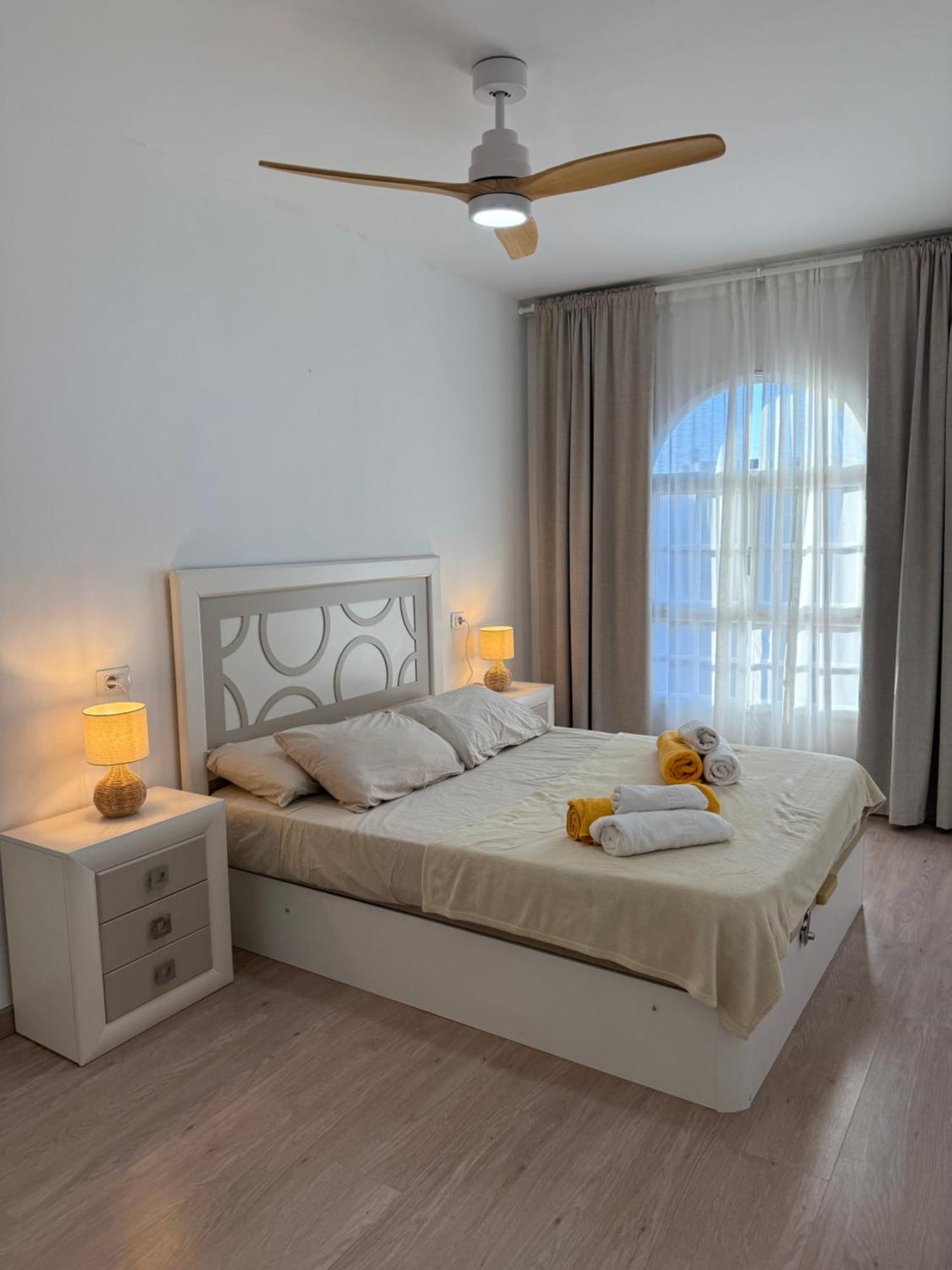 Seaside Paradise - 2 Bedroom Apartment With Ocean Views & Air Conditioning In Playa San Juan Exterior photo